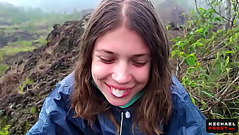 Giovane Ragazza Di 18 Anni Fa Il Pompino Pubblico Più Audace Sopra Un Vulcano A Bali - Pov