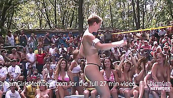 Exhibicionismo Sin Inhibiciones En Una Competencia De Bikini Naturista En Resort