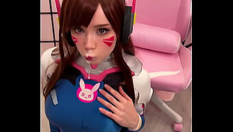 Аматьорско Момиче С Голяма Задница Косплей D.Va От Overwatch И Дава Дълбоко Гърло И Сперма В Лицето